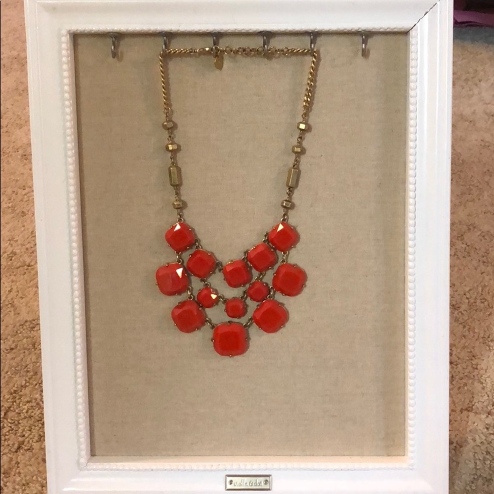 Olivia necklace in coral
